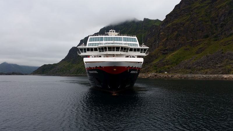 Hurtigruten Midnatsol