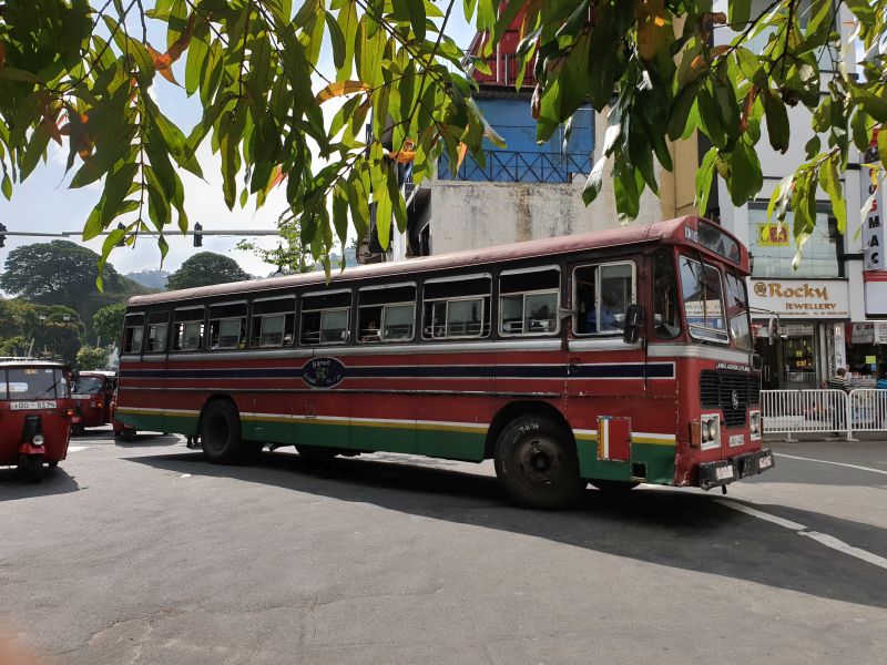 Kandy Stadtansicht, Busfahren auf Sri Lanka