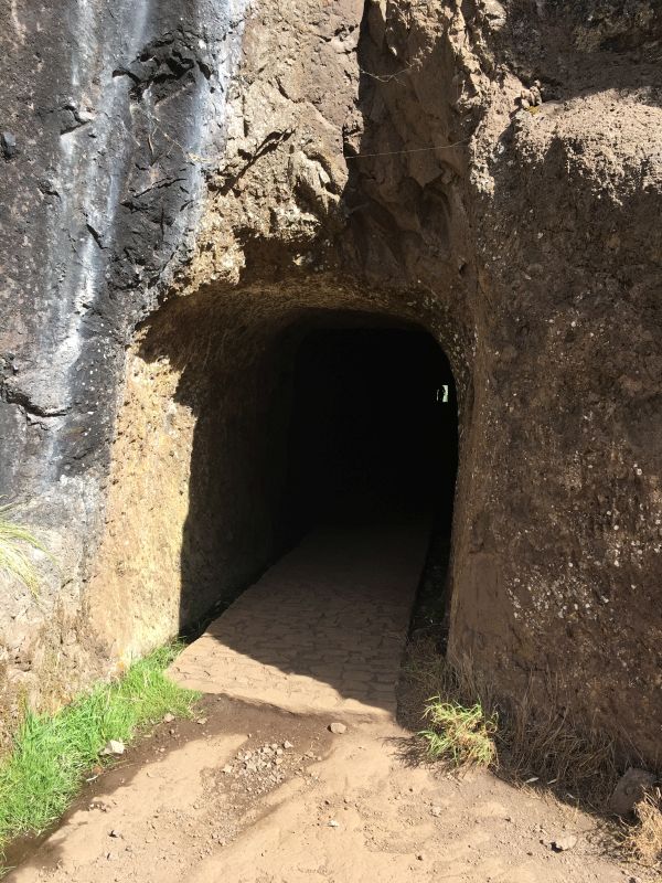 Tunnel auf Wanderung
