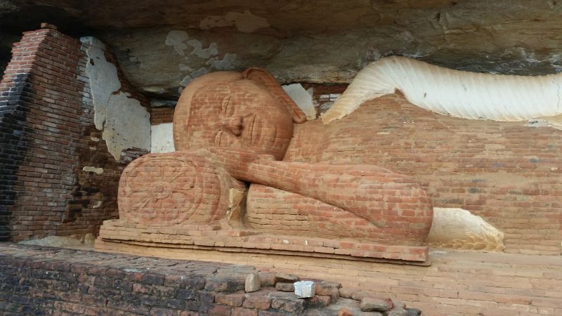 Liegender Buddha am Pidurangala Rock Sri Lanka