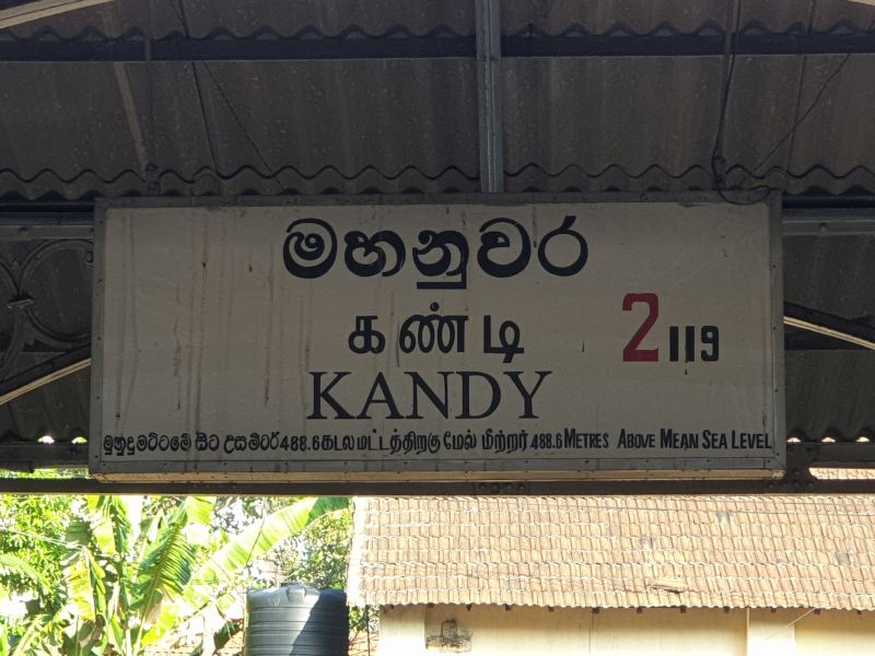 Kandy Bahnhof Einstieg Zugfahrt nach Nano Oya