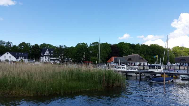 Ein Tag auf Hiddensee Kloster Hafenblick auf der Insel Hiddensee