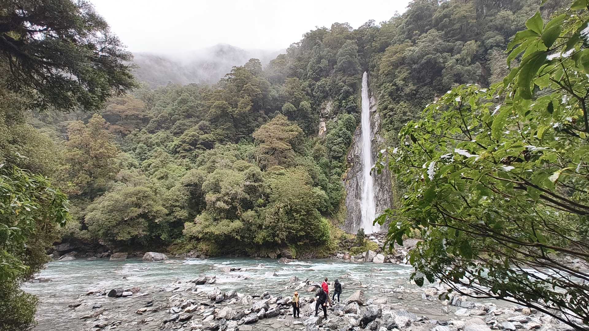 Haast Pass Thunder Falls