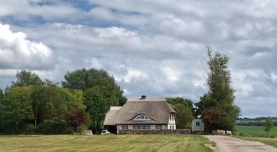 Reetgedecktes Haus bei Martinshafen